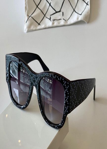 

ch 5421b original designer sunglasses for mens famous fashionable retro luxury brand eyeglass fashion design wome9425112, White;black