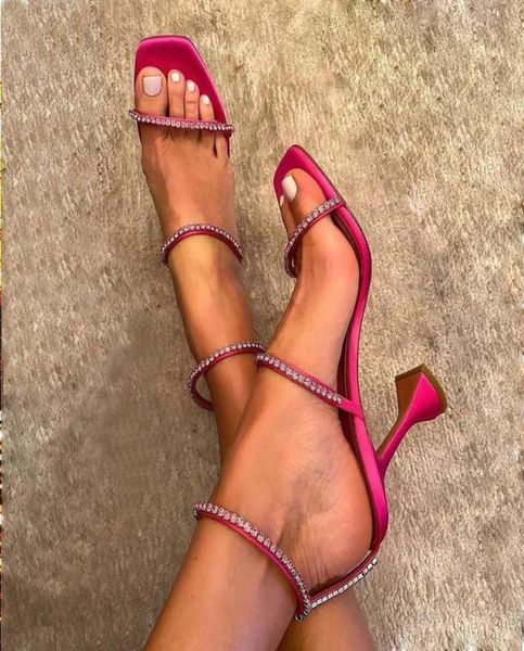 

sandals amina muaddi rose red sandals 95mm crystal embellished strap spool heels heel for slipper women summer luxury designers sh2806693, Black
