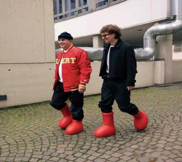 

2023 mschf men women rain boots designers big red boot thick bottom nonslip booties rubber platform bootie fashion astro boy size6530825, Black