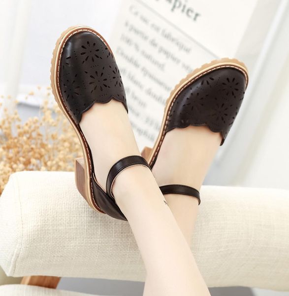 

2021 female summer korean version of the new wild with a word buckle round head hollow breathable women039s shoes 16299557, Black