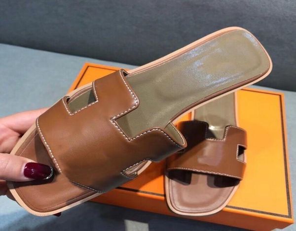 

famous brand beach slippers classic flat heel sandals 2023 summer designer fashion flops leather lady slides women shoes e3487929, Black