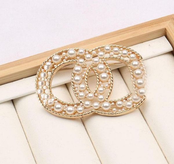 

20color brand designer women brooches small sweet wind 18k gold plated copper crystal rhinestone pearl letters suit pins party spe5927149, Gray