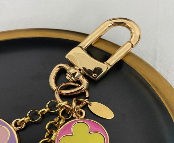 

fashion luxury designer keychain classic brands key buckle flower letter pattern genuine leather golden keychains mens womens bag 4219573, Silver