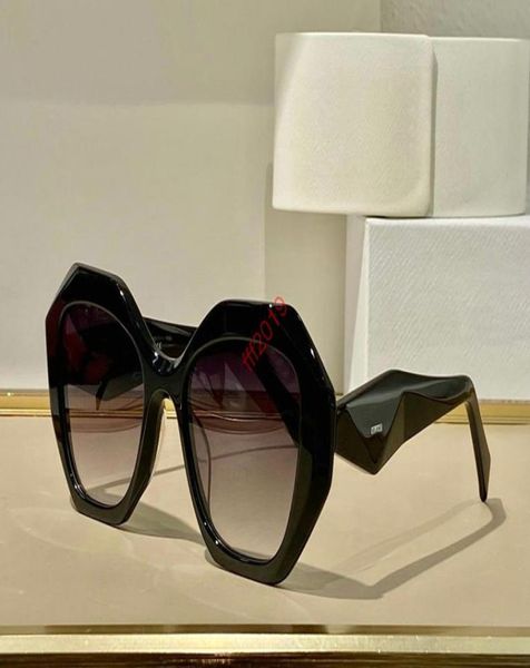 

symbole sunglasses oversized acetate sunglasses characterized by thick geometric lines and chunky volumes new fashion glasses for 1334811, White;black