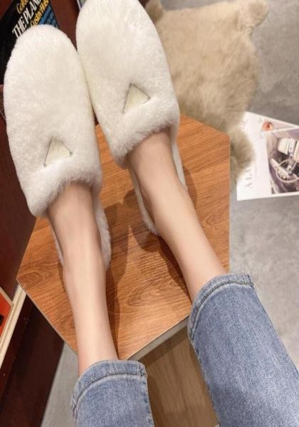 

2022 fur slippers raccon fur slides home furry flat sandals prad female cute fluffy on shoes woman luxury sneakers1848985, Black