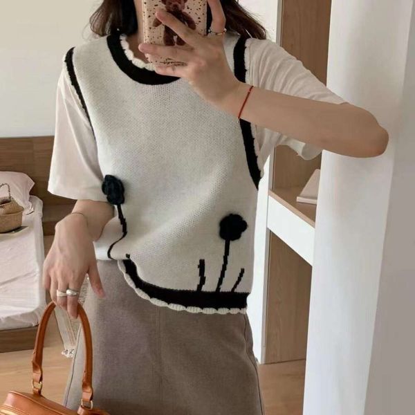 

fashionable three dimensional flower knitted vest for women spring and autumn color contrast slimmer all matching, Black;white