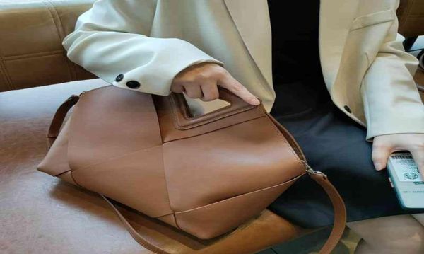 

sv 2022 spring inverted triangle woven handbag leather one shoulder messenger cloud bag trend solid color women9788213