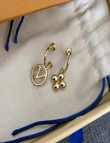 

brand classic designer small letter stud earring 18k gold v fishion studs earrings women men wedding party jewelry love gift with 1133459, Golden;silver