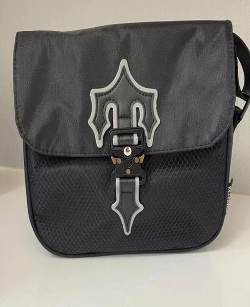 

2023 irongate t crossbody bag uk london fashion handbag waterproof bags luxury designer bag fashion sports messenger bag 7715002