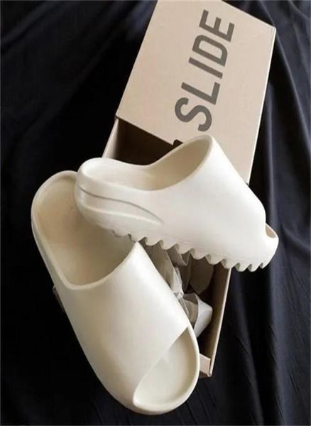 

2021 fashion flat 90 cushion slippers flip flops runner men sandal black resin beach loafers size 36455370497