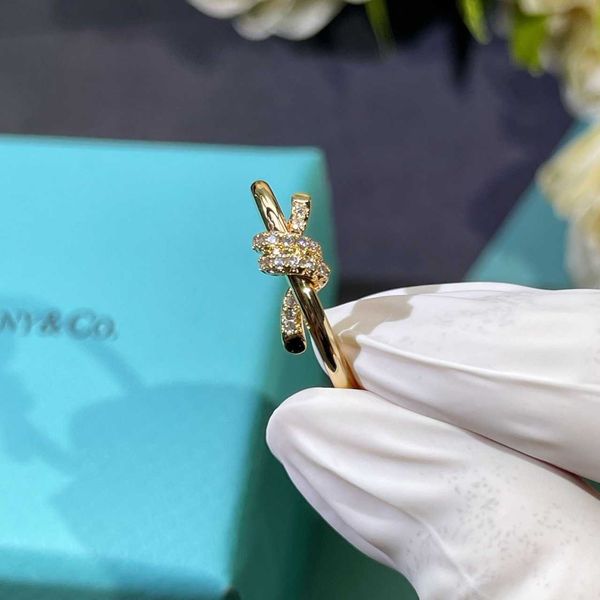 

fashion designer tiff ring v golden valley ailing with the same t-home knot ring 18k rose gold with diamond knot couple ring with logo and b, Silver