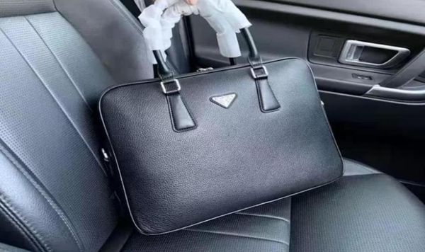 

2023 luxury designer briefcase business crossbody handbag fashion men shoulder bag leather lappackage computer bags1336709