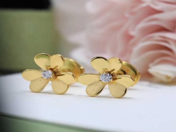 

european luxury fashion lucky grass gold earrings for women platinum s925 sterling silver sweet and delicate ufo earplugs brand1082232, Golden