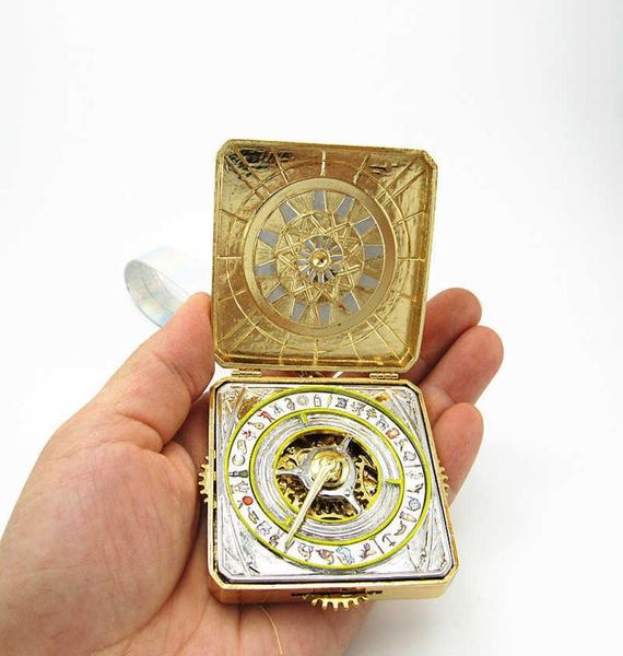 

2021 new golden gear alethiometer keychain gifts h09150127133689, Silver