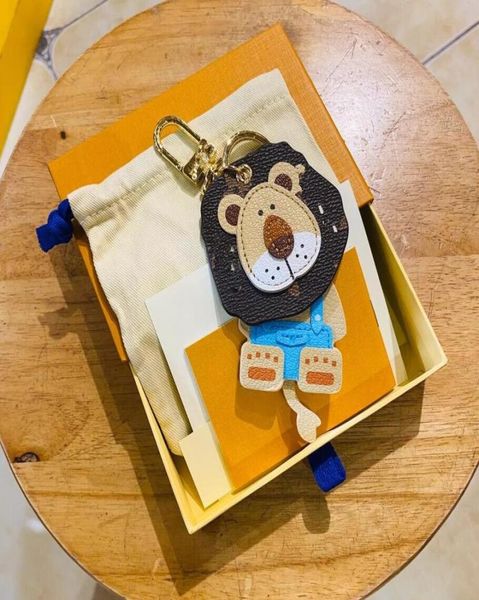 

fashion luxurys lion key chain buckle lovers car keychain handmade leather designers keychains men women bag pendant accessories 11533653, Silver