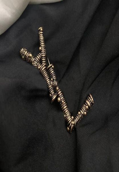 

luxury fashion designer men womens brooch pins brand gold letter brooches suit dress pins for lady specifications jewelry2934842, Gray