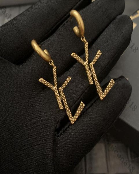 

18l gold letter earrings brass gold earrings new trend couple retro earrings fashion jewelry supply6373520, Golden