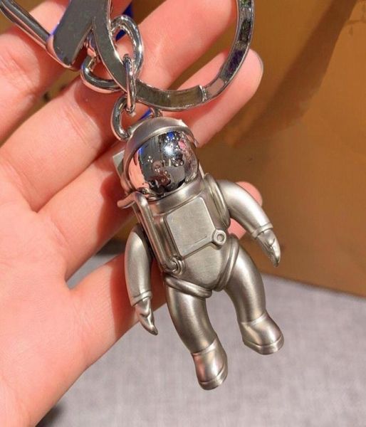 

luxury designer keychain l key chain key buckle necklaces car keychain handmade keychains man woman fashion necklace bag pendant a1927344, Silver