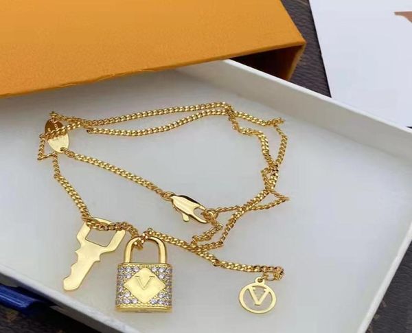

luxury v letter lock pendant necklaces fashion for man woman women party wedding lovers gift hip hop jewelry no box5815406, Silver