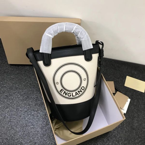 

2023 new fashion the latest bucket bag women's casual sheepskin shoulder bag size 23*21*14cm