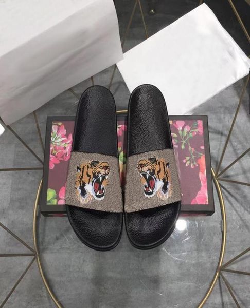 

new fashion slippers luxury designer sandals flat rubber beach shoes outdoor antiskid indoor letters rubber word jelly men and wo7752430, Black