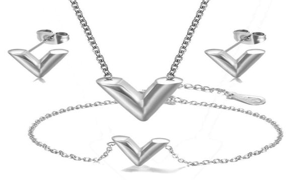 

not faded classic design women mens hip hop v letter stud earings necklaces bracelets rock punk round wedding gift whole2793713, Golden;silver