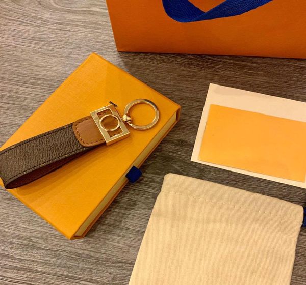 

designer keychain key chain buckle keychains lovers car handmade leather men women bags pendant accessories with box dust bag9940601, Silver