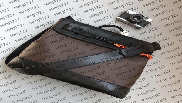 

luxurys designers bags 2021 l fashionable messenger bag small embossing handbag metal decoration size 38 39 151025580