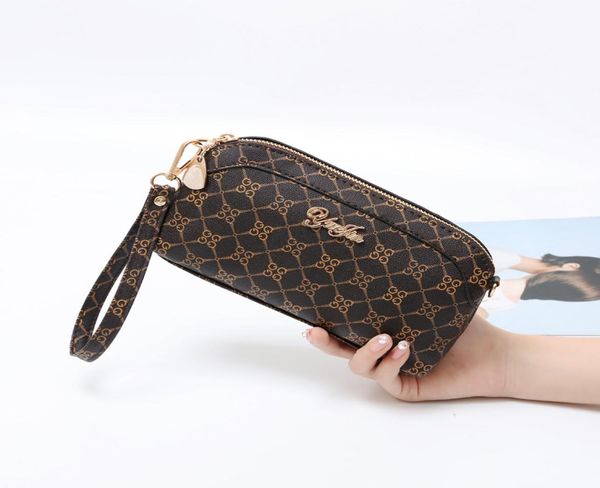 

female bag 2018 new sheepskin pattern shell handbag embroidered middleaged mother bag shoulder diagonal shopping bag6258037, Red;black