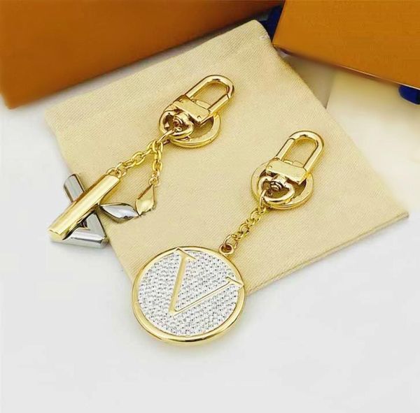 

luxury designer keychain stylish pendant keychains trendy keys buckle mens womens bag ornaments highquality1125822, Silver
