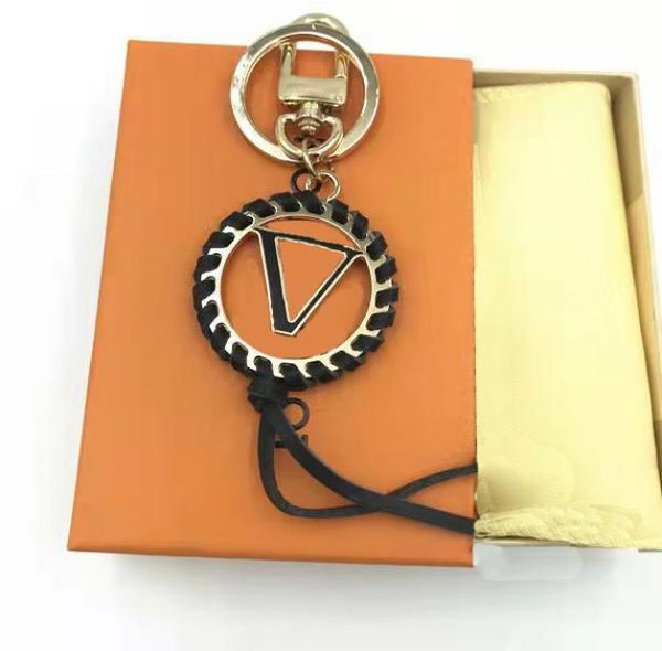 

designers fashion keychains luxury key chain key buckle letters handmade leather keychain men women bag pendants 2 option qual4013989, Silver