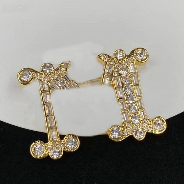 

new fashion brooch full of diamonds personality elegant lapel versatile temperament pin sweater accessories paety red gold pearl diamond sli, Gray