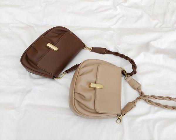 

fashion luxurys s2021 new fold spring saddle ins super fire armpit messenger bag women039s niche bag1510024