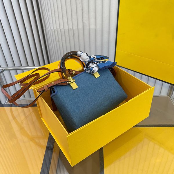 

Blue Mini Pillow Bag Cute Large Capacity Totes Top Quality Shoulder Bags Luxury Designer Bag Interior Slot Pocket Shoulders Socialite Business Crossbody