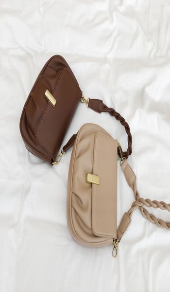 

fashion luxurys s2021 new fold spring saddle ins super fire armpit messenger bag women039s niche bag3154286