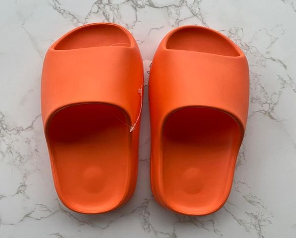 

2021 designer slides slippers men women desert sand black bone white core brown enfora blue orange resin slide runner moon gr5468257