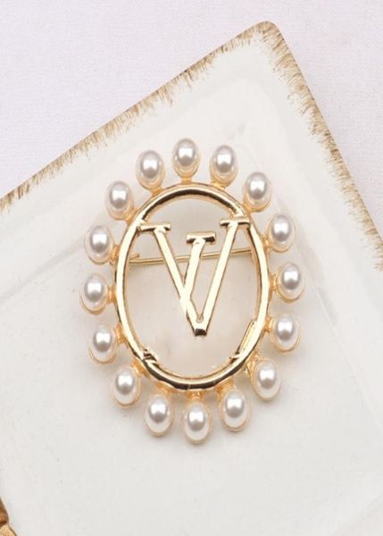 

10style simple l double v letter brooches luxury brooch brand design pins women crystal rhinestone pearl suit pin fashion jewelry 7691806, Gray