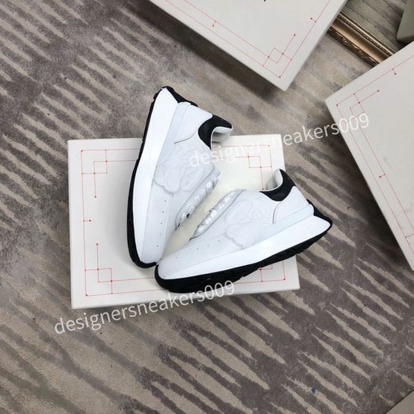 

2023 new luxuey designer woman shoe leather lace up men fashion platform oversized sneakers white black mens womens velvet suede casual shoe