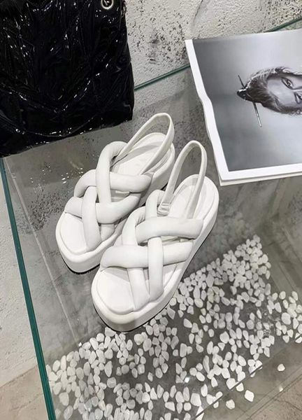 

2022 fashionable women039s slippers classic thick bottom summer designer beach party luxury sandals size 3541 with box1404658, Black