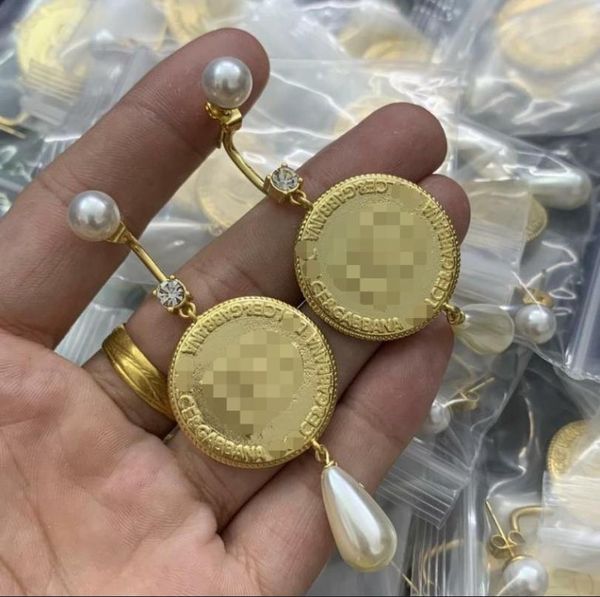 

new designed stud earring gd letters pearls pendants copper 18k gold plated anti allergy women039s earring ladies designer jewe5955835, Golden;silver
