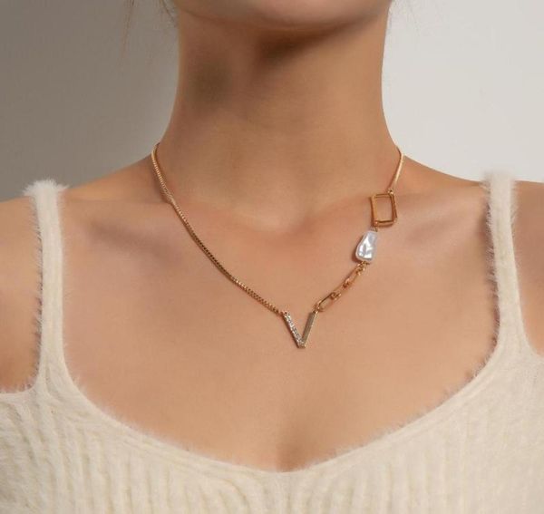 

minimalist crystal v letter pendant necklace for woman baroque pearl geometric hollow necklaces girls goth casual jewelry4499107, Silver