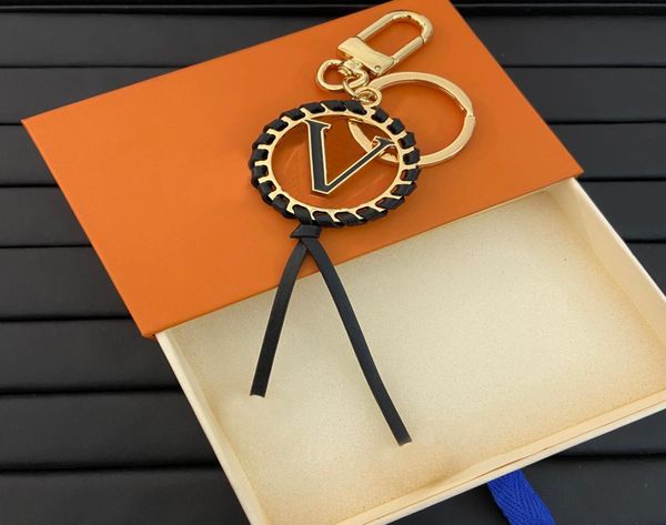 

carabiner keychain for men women designer key chains leather rope gold letter luxury keychains fashion bag pendant ornaments keyri9714383, Silver