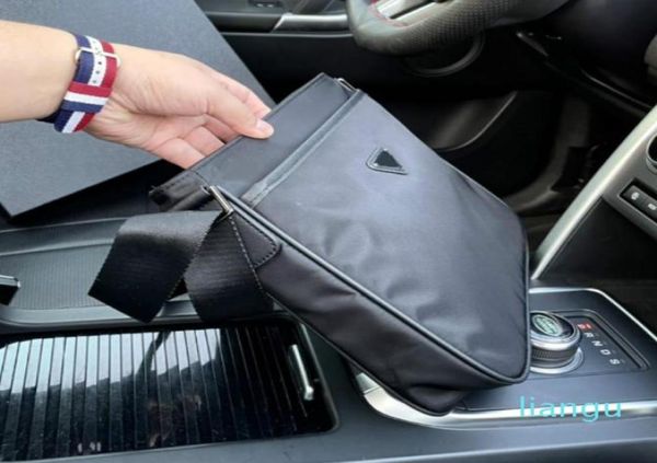 

2021 mens designers crossbody shoulder bags luxury purses black briefcases medium business cross body nylon with letters triangle 7002745