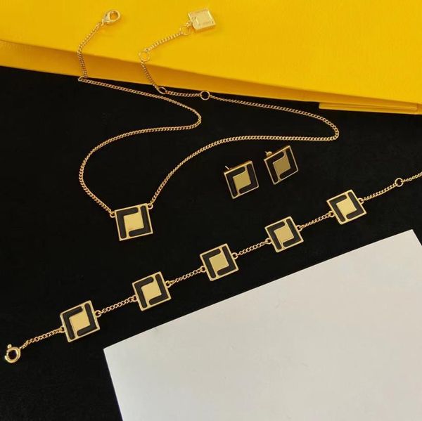 

2022 classic designer necklaces women mens hip hop shape f letter stud earings bracelets rock punk round wedding gift whole7115440, Silver
