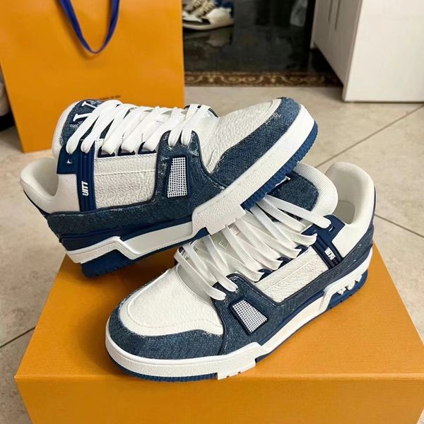 

luxury walk tennis shoe designer on logo embossed canvas man women trainer sneaker triple white pink sky blue black green yellow denim low l