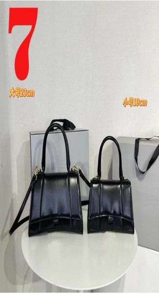 

2022 new ladies classic one shoulder diagonal bag mini pillow boston ladies handbag with box 913012270031