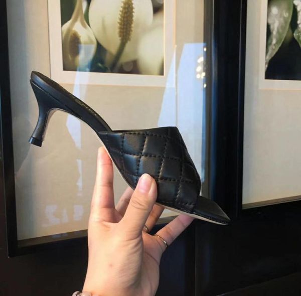 

2020052605y iovryblackbeige quilted lamb skin 65cm slides heels sandals1320501, Black