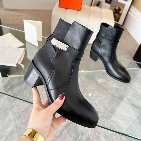 

fashion women's boots 2023 love horsesis luxury design vintage decorative letter logo autumn and winter casual martin boots snowy anti, Black