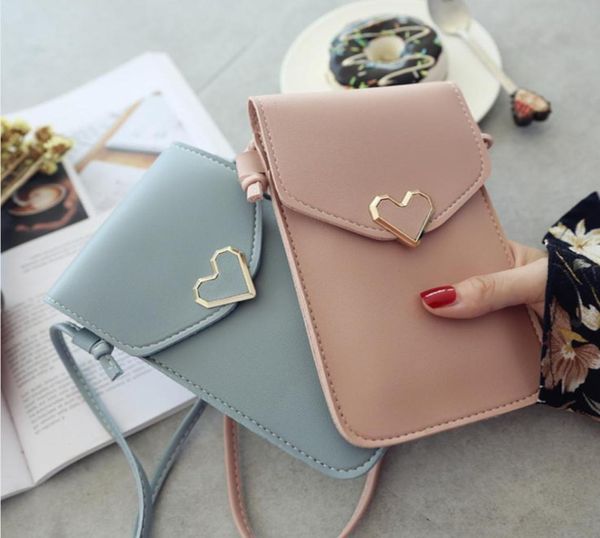 

2020 new female student decoration touchable mobile phone bag women039s heart shaped buckle bag simple retro leather bag8130616, Black;red