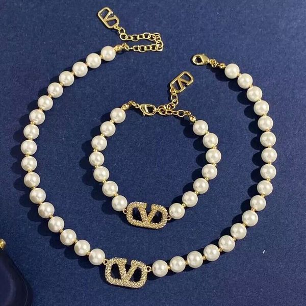 

luxury full diamond letter v necklace white pearl necklaces for women gift, Silver